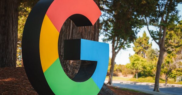 Google защищает отсутствие коммуникации вокруг обновлений поиска