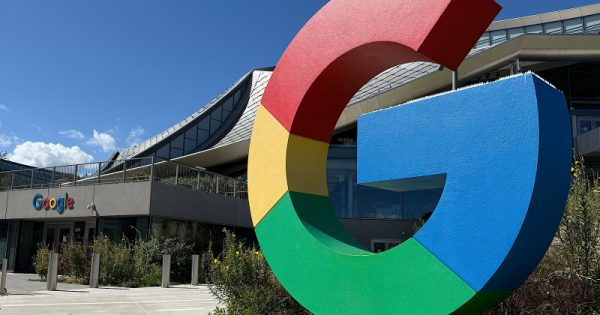 Google заявляет, что отображает больше видео, форумов и пользовательского контента
