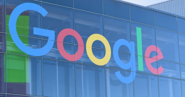 Google пересматривает рекомендации Discover вместе с обновлением ядра